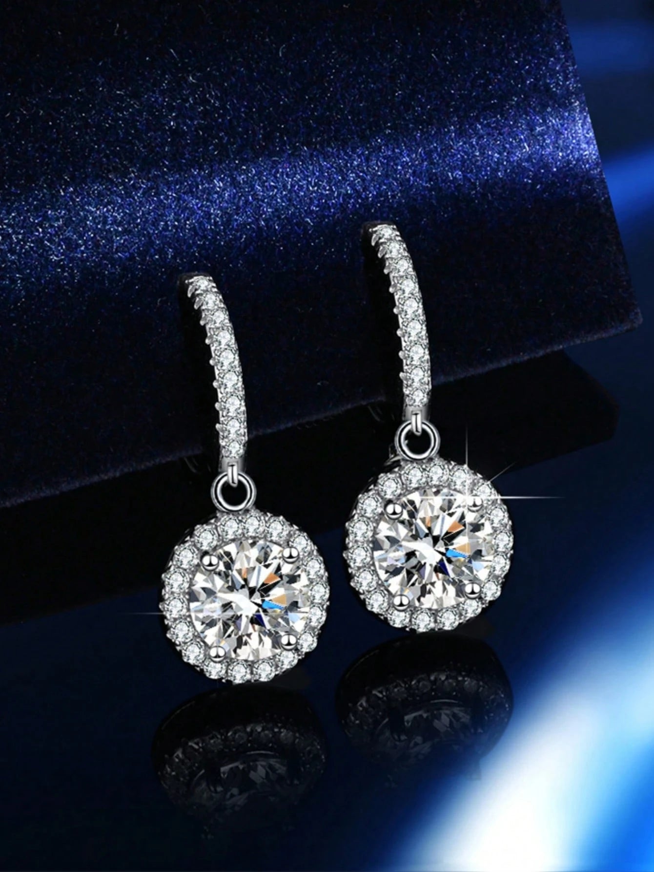 1 Pair 2 Carat D Color VVS Moissanite Earrings With GRA Certificate, Classic Fashion Luxury Elegant S925 Sterling Silver Plated White Gold Geometric Round Halo Stud Earrings, Main Stone 1 Carat Per Ea
