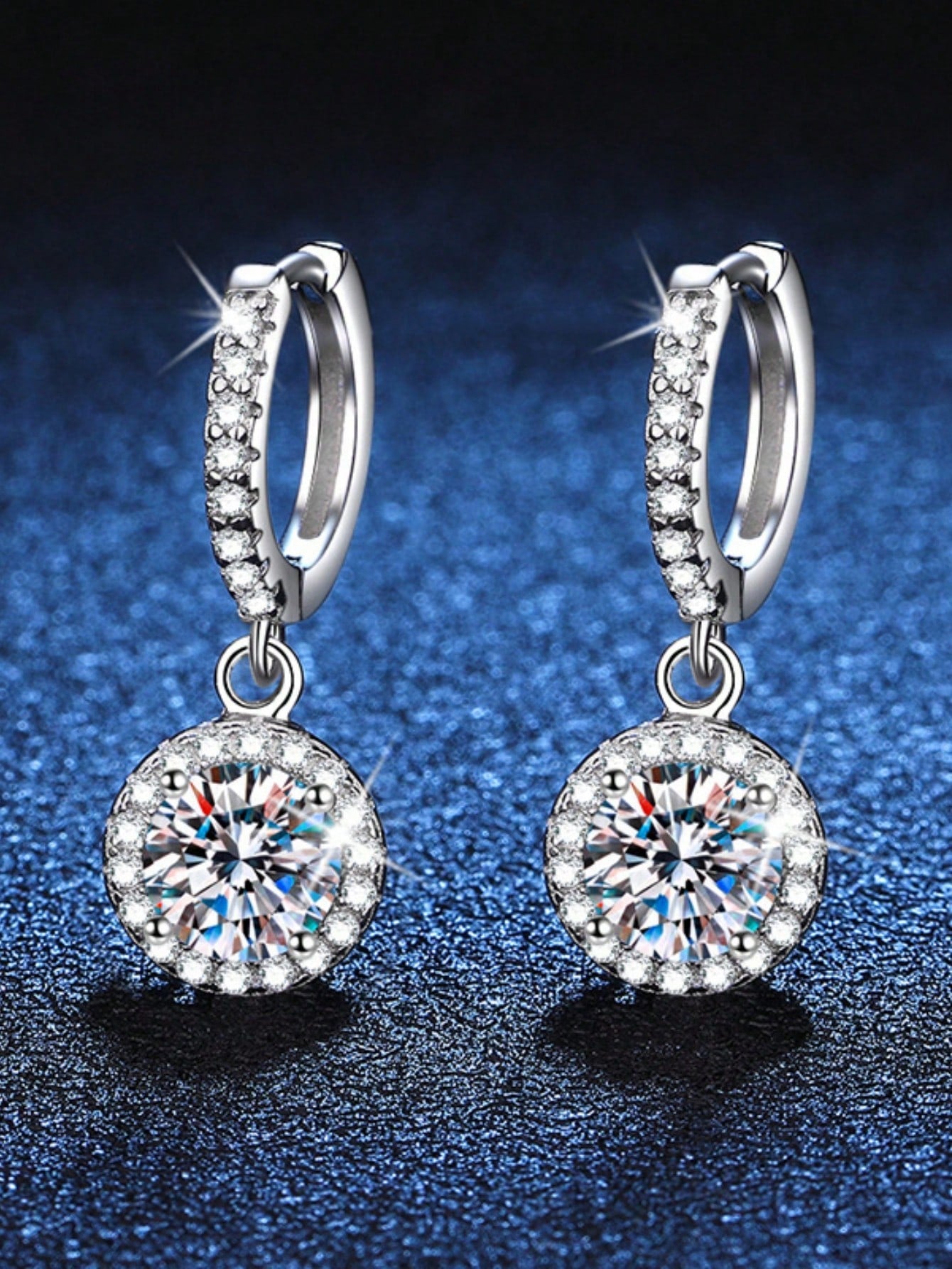 1 Pair 2 Carat D Color VVS Moissanite Earrings With GRA Certificate, Classic Fashion Luxury Elegant S925 Sterling Silver Plated White Gold Geometric Round Halo Stud Earrings, Main Stone 1 Carat Per Ea