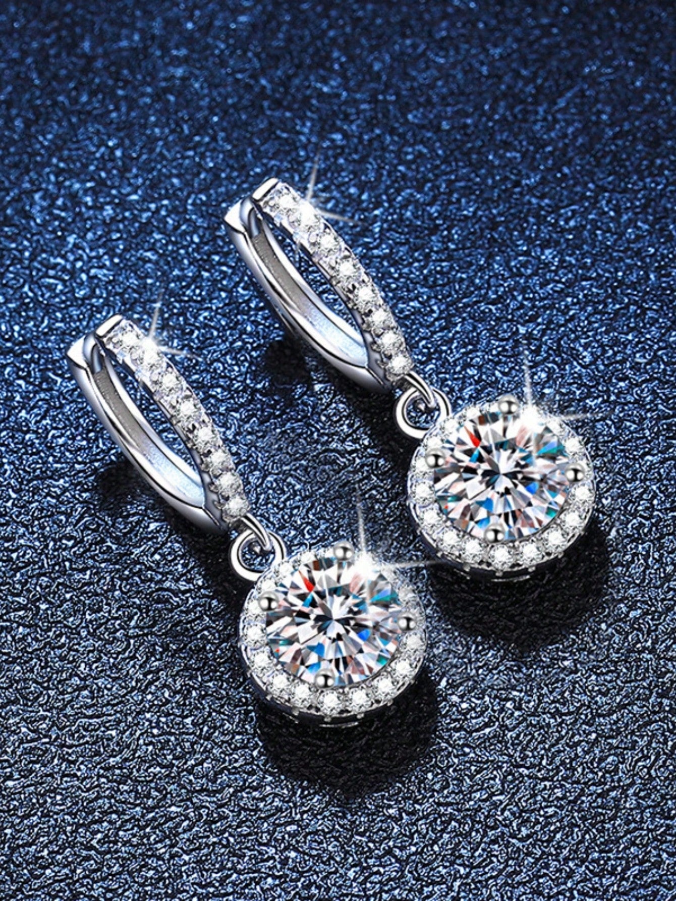 1 Pair 2 Carat D Color VVS Moissanite Earrings With GRA Certificate, Classic Fashion Luxury Elegant S925 Sterling Silver Plated White Gold Geometric Round Halo Stud Earrings, Main Stone 1 Carat Per Ea