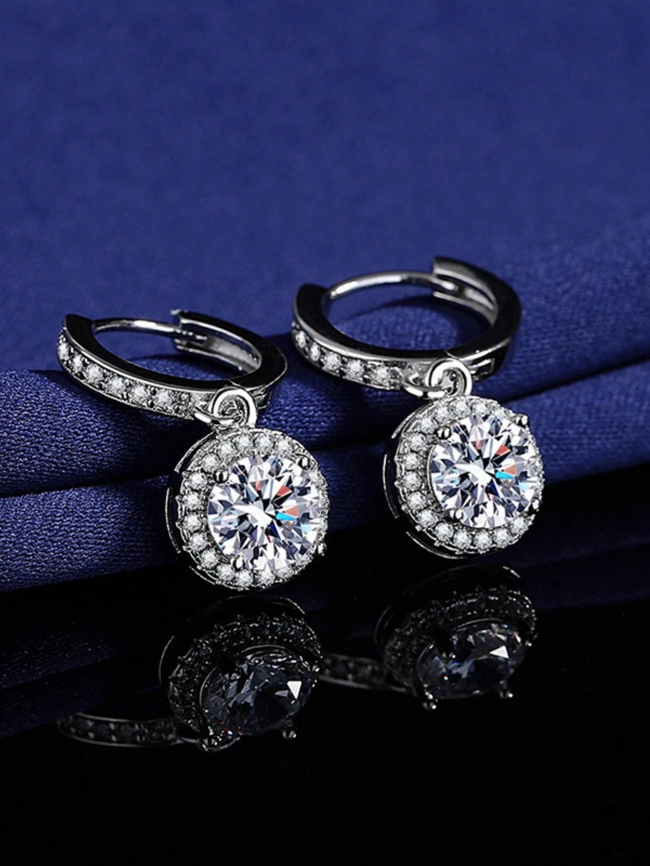 1 Pair 2 Carat D Color VVS Moissanite Earrings With GRA Certificate, Classic Fashion Luxury Elegant S925 Sterling Silver Plated White Gold Geometric Round Halo Stud Earrings, Main Stone 1 Carat Per Ea