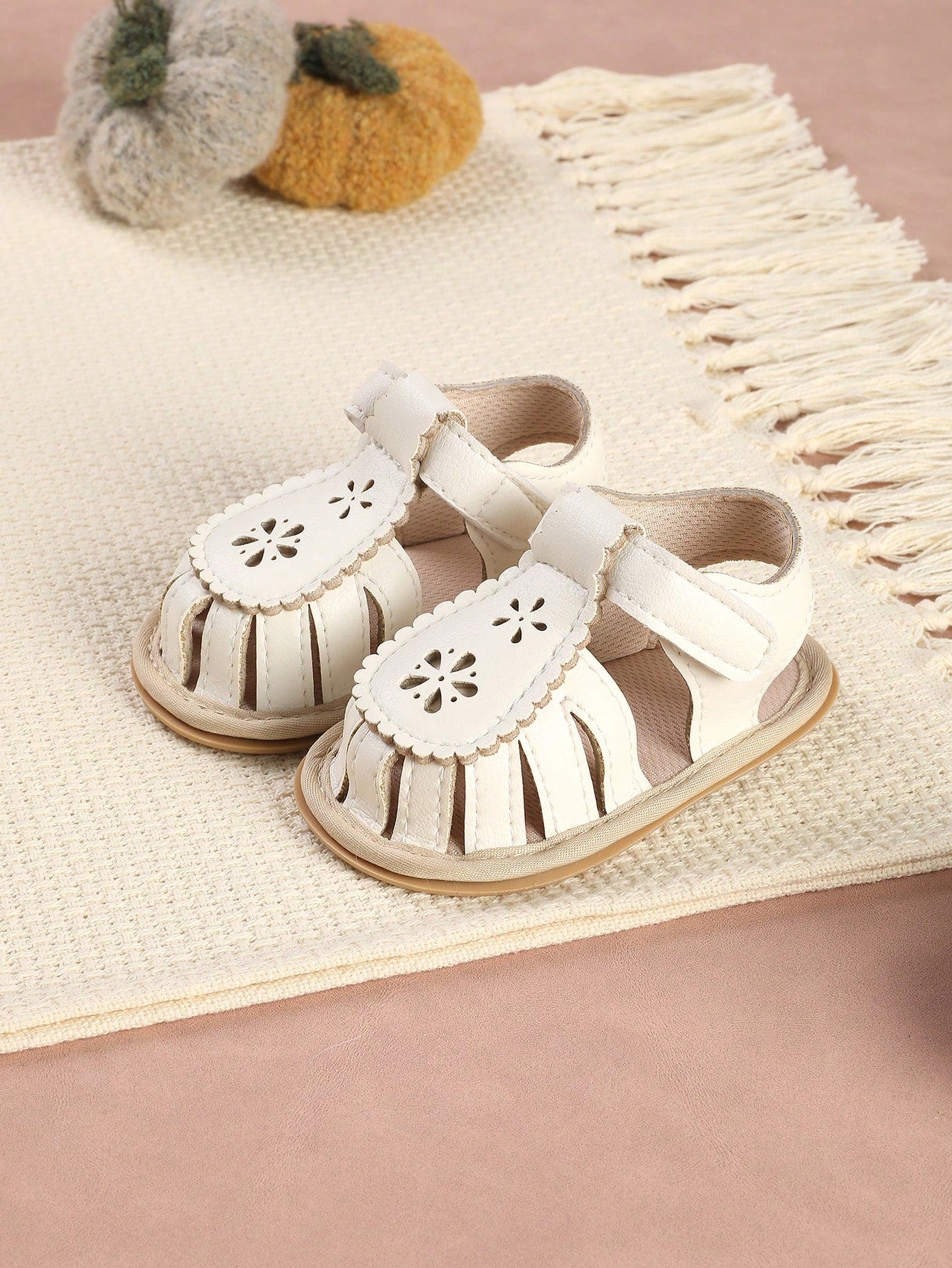 1 Pair Infant Lace Hollow Out Minimalist Versatile Sandals Suitable For Summer