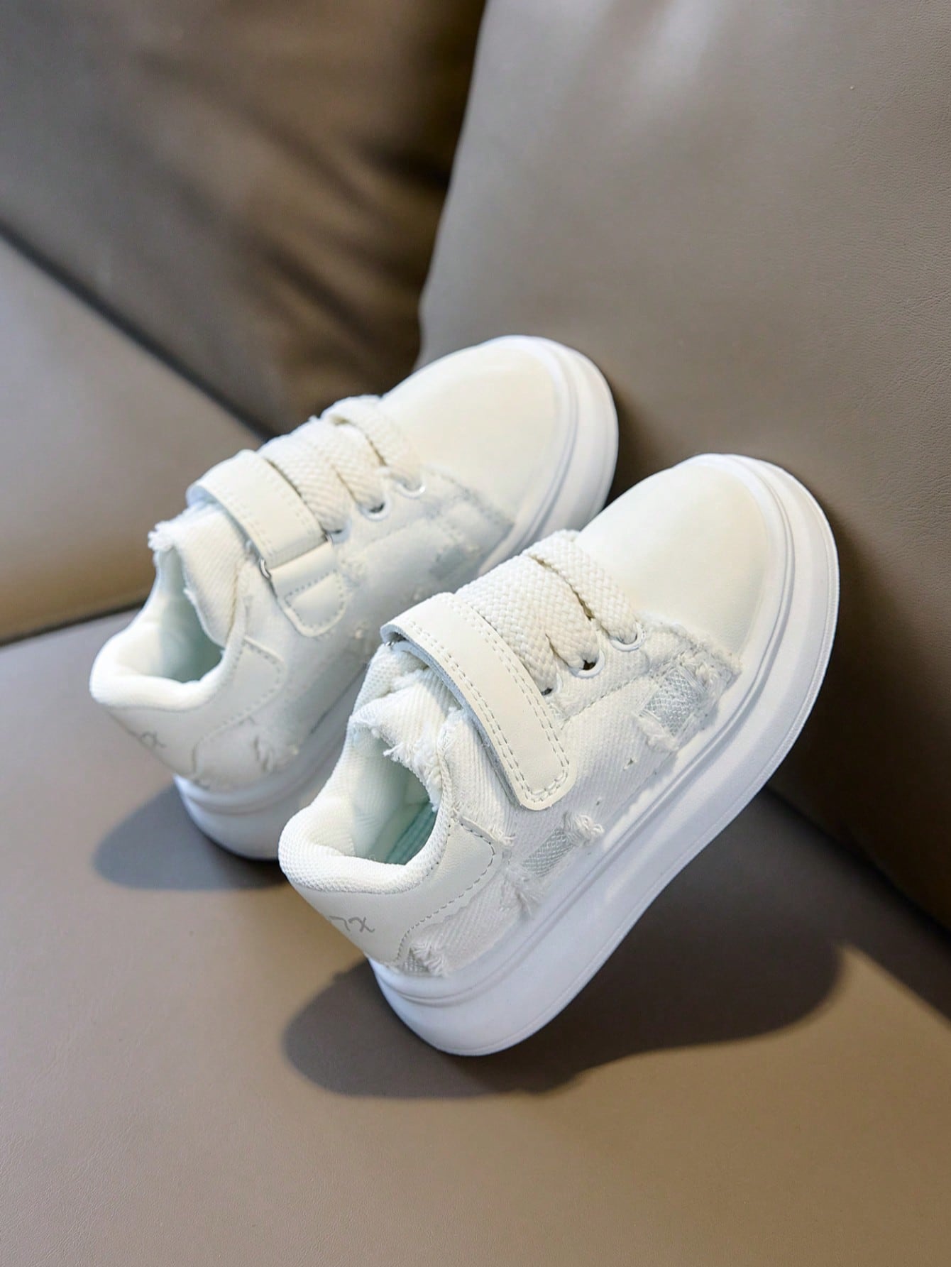 1 Pair Kids' Sports Shoes, Boys' & Girls' Fashion Versatile Casual Shoes, Hook And Loop Closure Outdoor Shoes