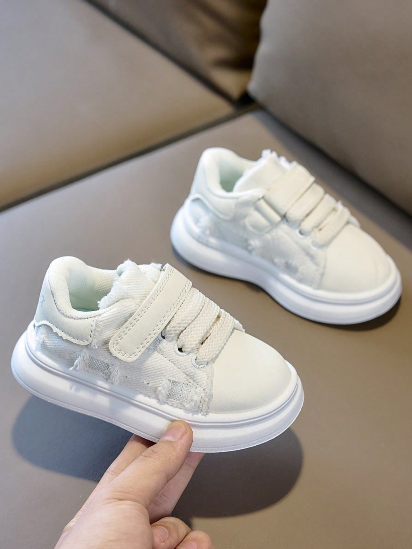 1 Pair Kids' Sports Shoes, Boys' & Girls' Fashion Versatile Casual Shoes, Hook And Loop Closure Outdoor Shoes
