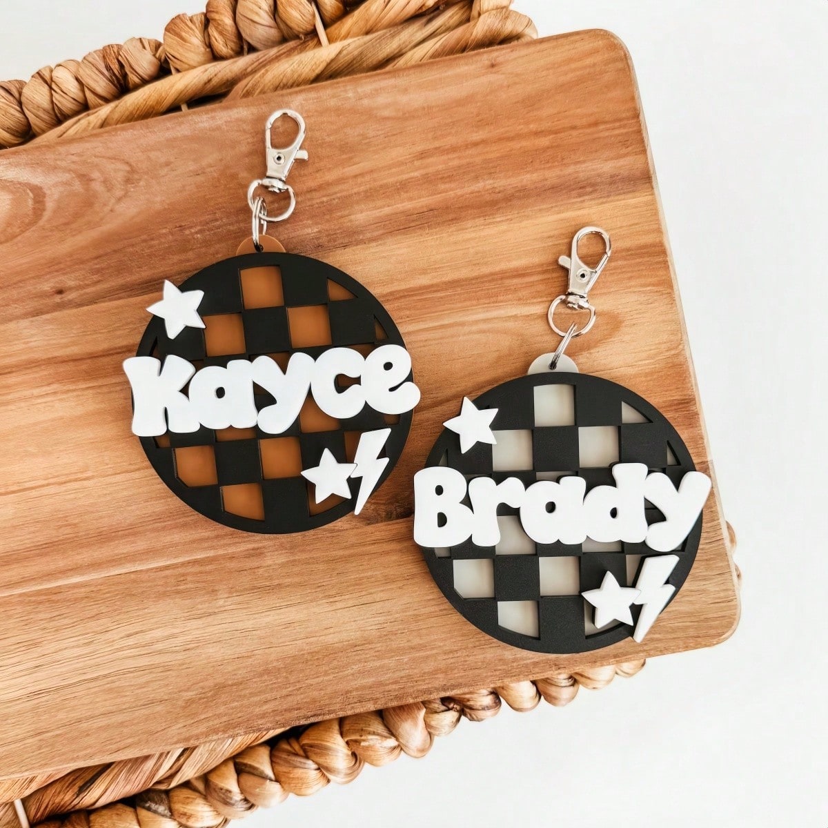 1 PC Checkered Backpack Tag, Backpack Name Keychain, 3D Name Keychain, Personalized Name Keychain, Backpack Name Tag, Diaper Bag Tag, DIY Customizable Name & Date Keychain, Unique Luggage Tag Keyring