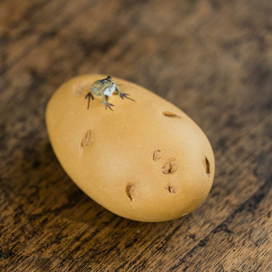 1 Piece Tea Pet Frog Ornament Handmade Simulation Potato Bamboo Shoot Garlic Persimmon Sculpture Tea Set Accessories