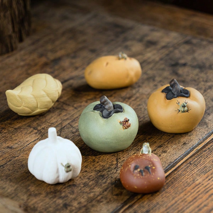 1 Piece Tea Pet Frog Ornament Handmade Simulation Potato Bamboo Shoot Garlic Persimmon Sculpture Tea Set Accessories
