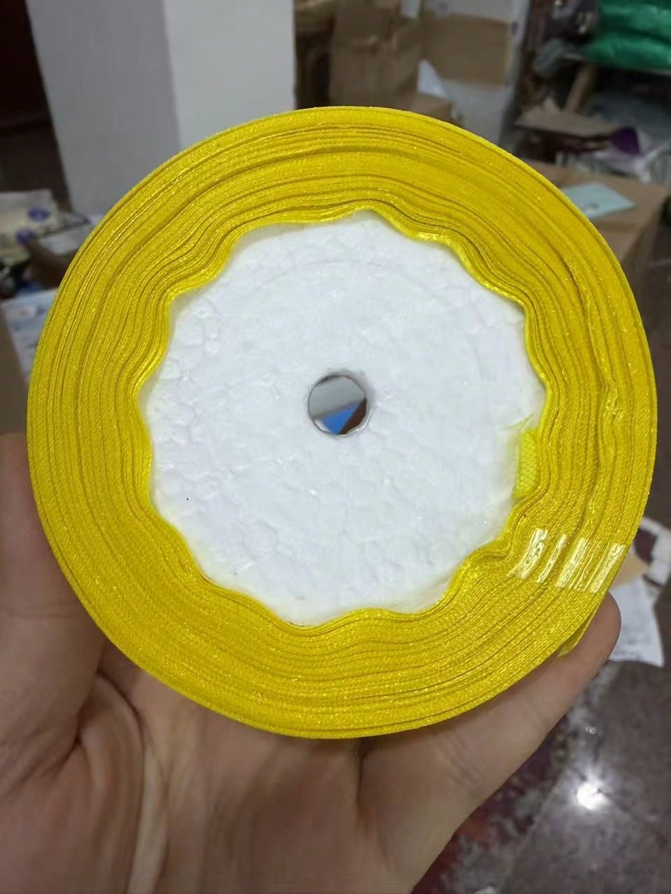1 Roll Of Polyester Satin Ribbon- Gift Box, Candy Box, Cake Box, Fresh Flower Decoration Ribbon (Machine Dyed With Slight Color Difference)