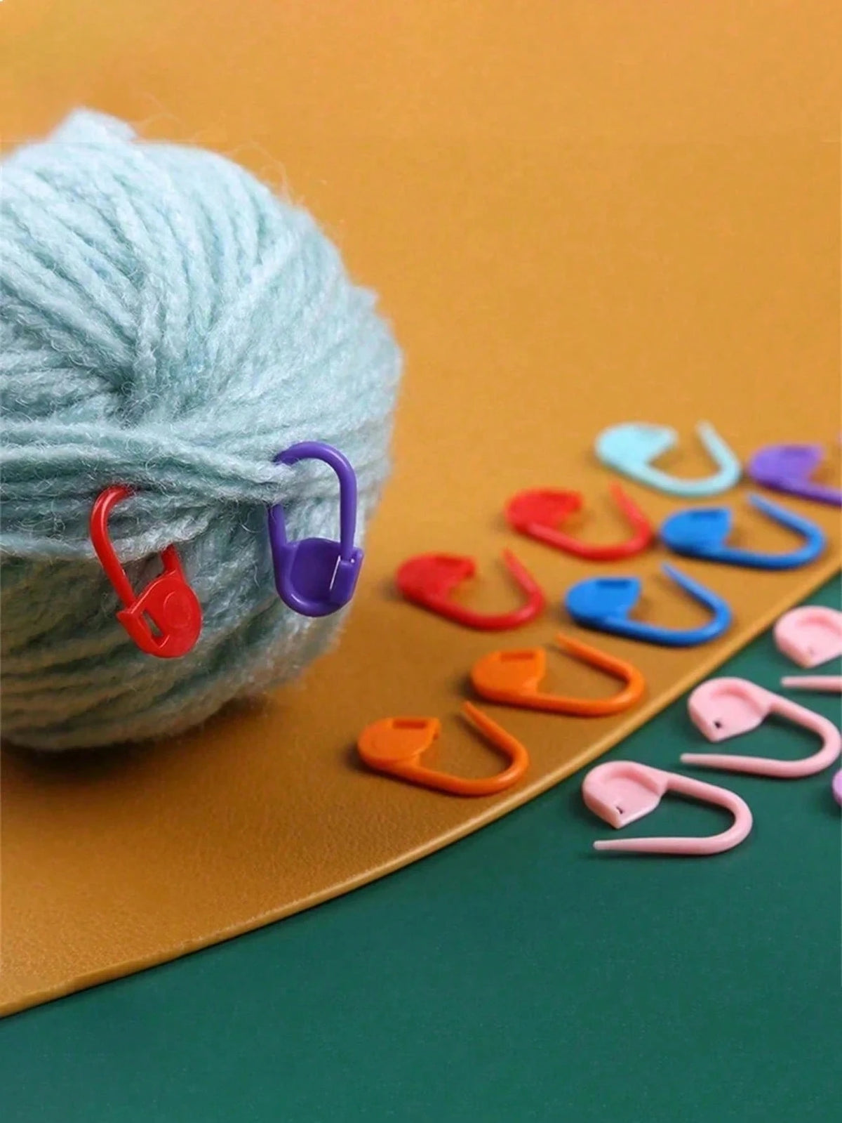 120pcs/Box Crochet Hook Marker Clips With Storage Box, Suitable For Knitting, Crochet And Handmade Craft Sewing Tools (10 Colors Randomly Shipped)