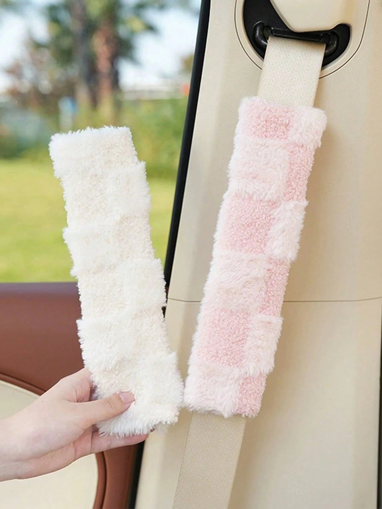 1pc/2pcs Plush Comfortable Car Seat Belt Shoulder Cover Auto Belt Protection Pads, Suitable For All Seasons, Women