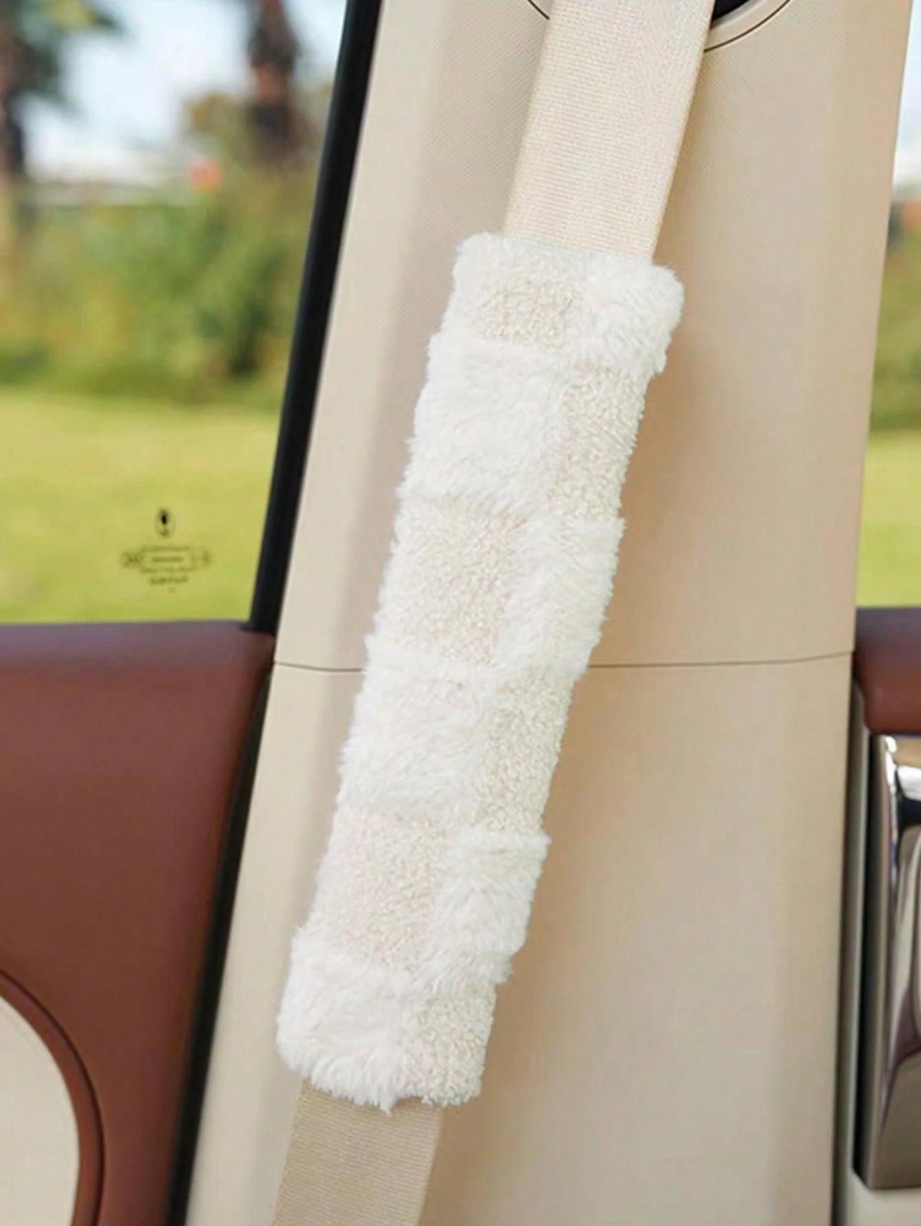1pc/2pcs Plush Comfortable Car Seat Belt Shoulder Cover Auto Belt Protection Pads, Suitable For All Seasons, Women