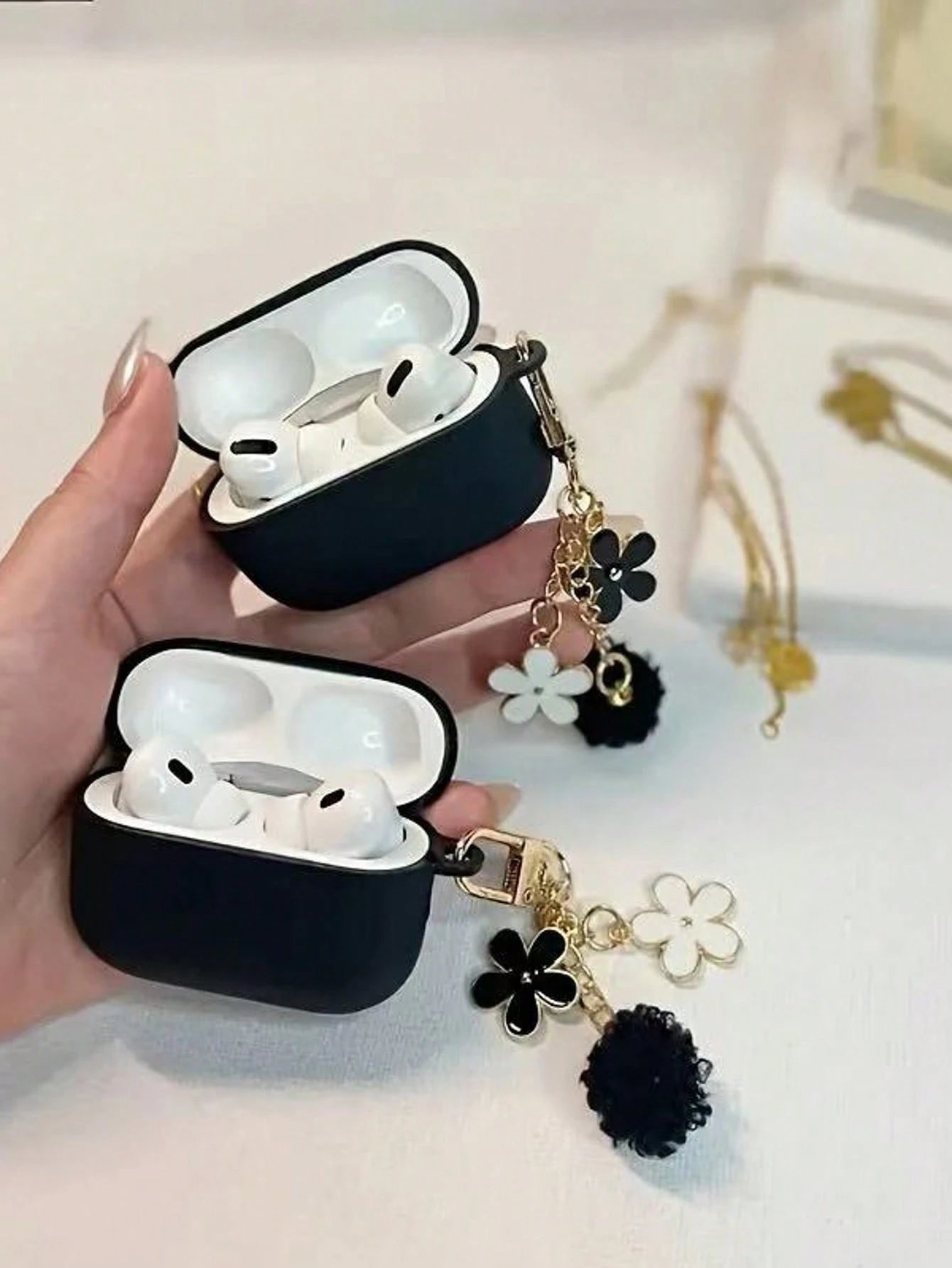 1pc Black And White Floral Chain Earphone Case Compatible With IPhone, For AirPods 1/2, For AirPods 3/Pro/Pro 2 Wireless TPU Earphone Protective Cover Compatible, Boyfriend/Girlfriend Gift, For AirPod