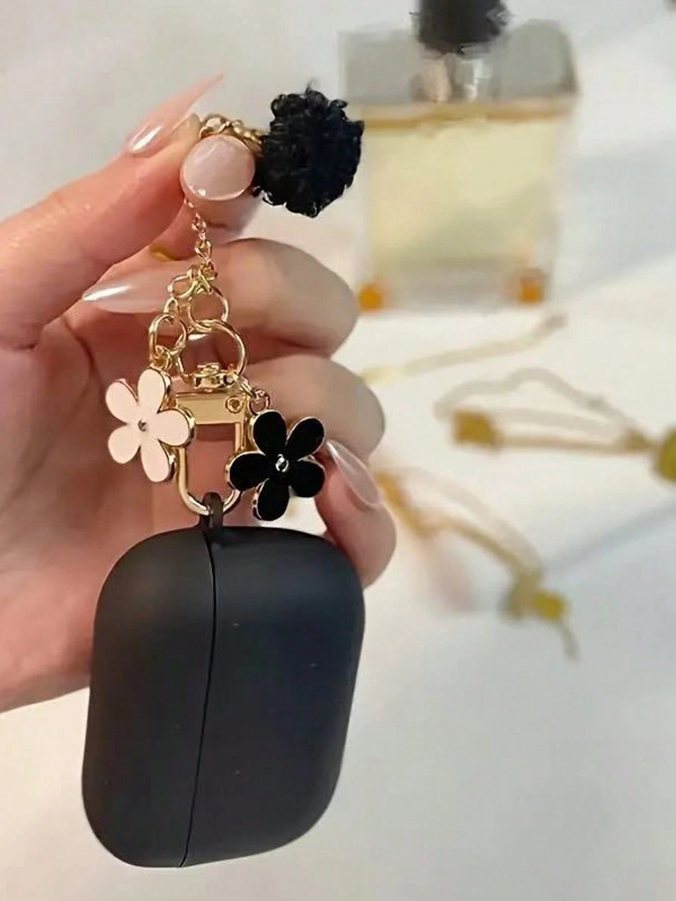1pc Black And White Floral Chain Earphone Case Compatible With IPhone, For AirPods 1/2, For AirPods 3/Pro/Pro 2 Wireless TPU Earphone Protective Cover Compatible, Boyfriend/Girlfriend Gift, For AirPod