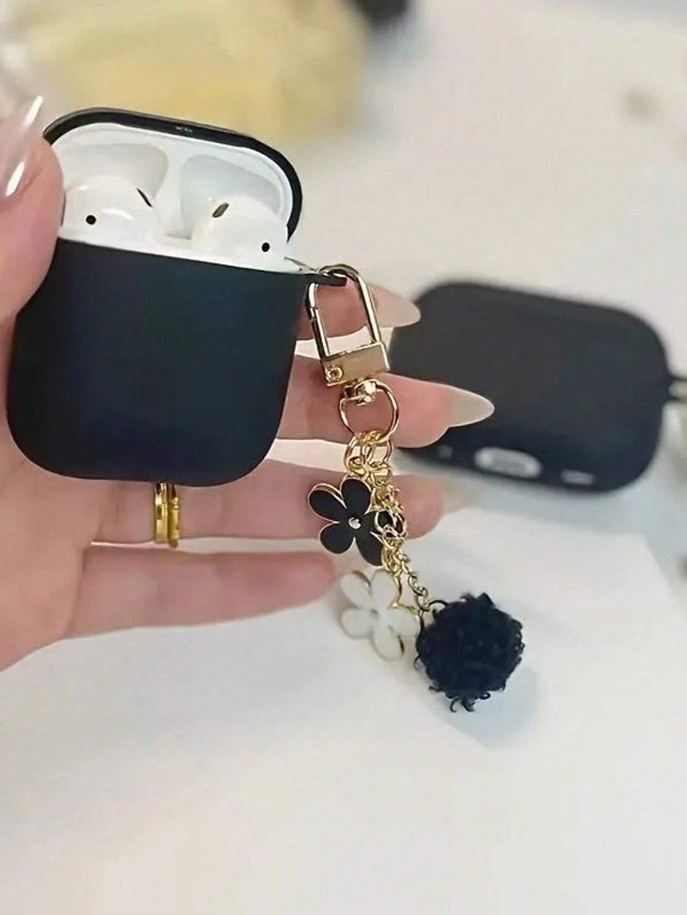 1pc Black And White Floral Chain Earphone Case Compatible With IPhone, For AirPods 1/2, For AirPods 3/Pro/Pro 2 Wireless TPU Earphone Protective Cover Compatible, Boyfriend/Girlfriend Gift, For AirPod