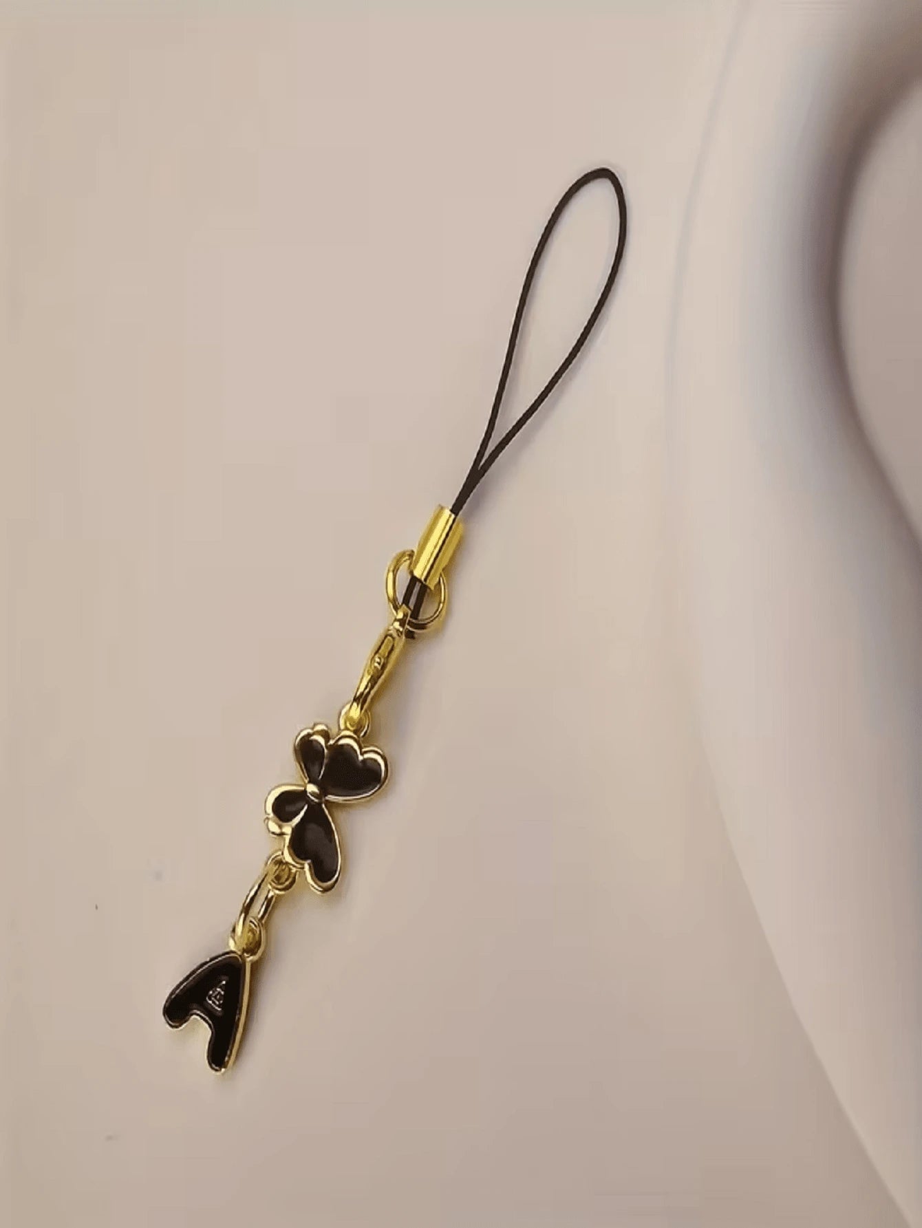 1pc Black Butterfly Letter Phone Charm, Decoration, Suitable For Holidays, Gift For Couple, Family, Romantic Gift, Phone Decor, Elegant Design, Fashion Accessory, Delicate Details, Commemorative Acces