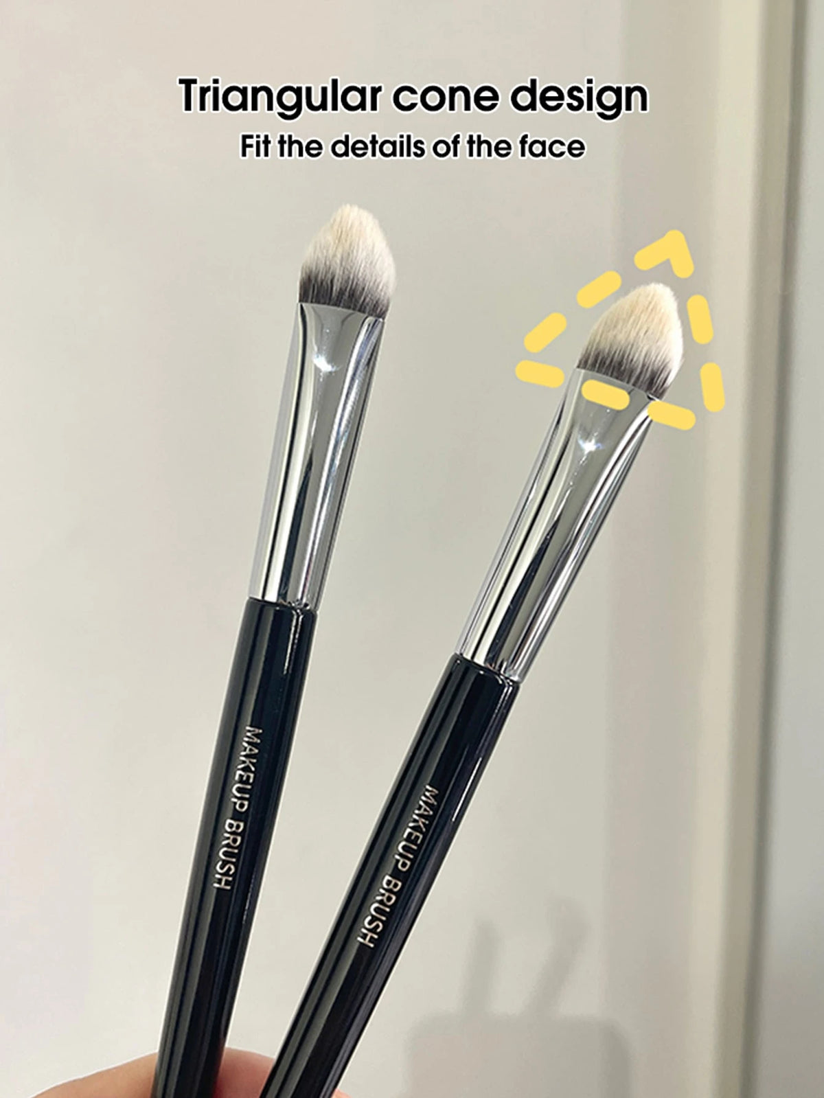 1pc Black Triangular Concealer Brush For Acne, Dark Circles, Tear Troughs, Highlighting And Detailing,Foundation Brush,Concealer Brush,Blush Brush,Contour Brush,Blush Brush,Bronzer Brush,Powder Brush