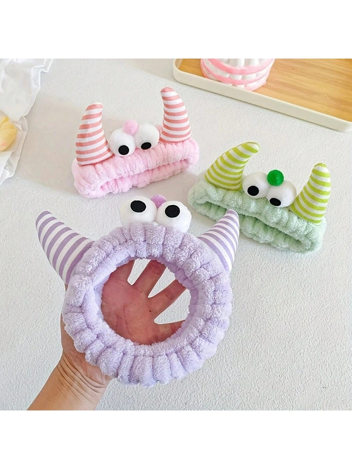 1pc Bull Horn Striped Headbands, Bath Headband,Cute Hair Band, Creative Polyester Facial Makeup Headband For Bathroom, Plush Wristband With Coral Fleece Sweatband For Face Washing/Sweating, Waterproof