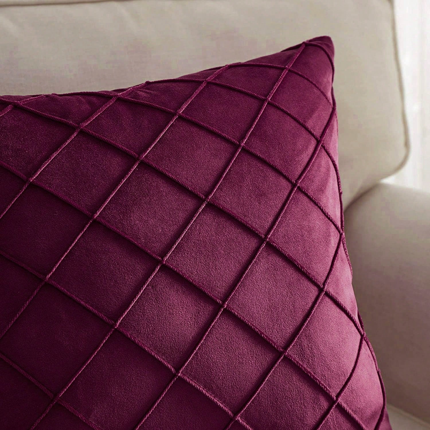 1pc Burgundy Pintuck Cushion Cover, Minimalist Chemical Fiber Decorative Throw Pillow Case Without Filler For Sofa