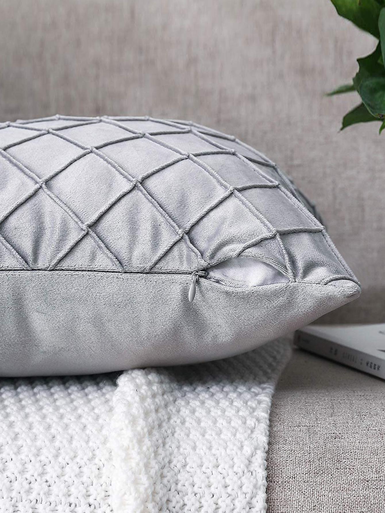 1pc Burgundy Pintuck Cushion Cover, Minimalist Chemical Fiber Decorative Throw Pillow Case Without Filler For Sofa