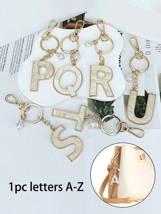1pc Creative 26 English Letter Faux Pearl Shell Alloy Keychain, Personalized Key Chain Accessory, Backpack Hanging Decor, Car Pendant, Gift For Women & Girls, Wallet & Key Chain Holder, Letter Keychai