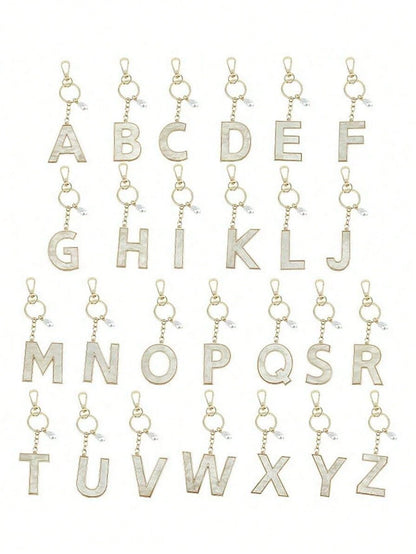 1pc Creative 26 English Letter Faux Pearl Shell Alloy Keychain, Personalized Key Chain Accessory, Backpack Hanging Decor, Car Pendant, Gift For Women & Girls, Wallet & Key Chain Holder, Letter Keychai