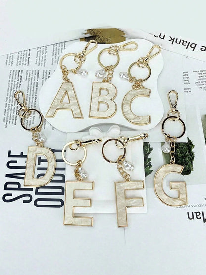 1pc Creative 26 English Letter Faux Pearl Shell Alloy Keychain, Personalized Key Chain Accessory, Backpack Hanging Decor, Car Pendant, Gift For Women & Girls, Wallet & Key Chain Holder, Letter Keychai