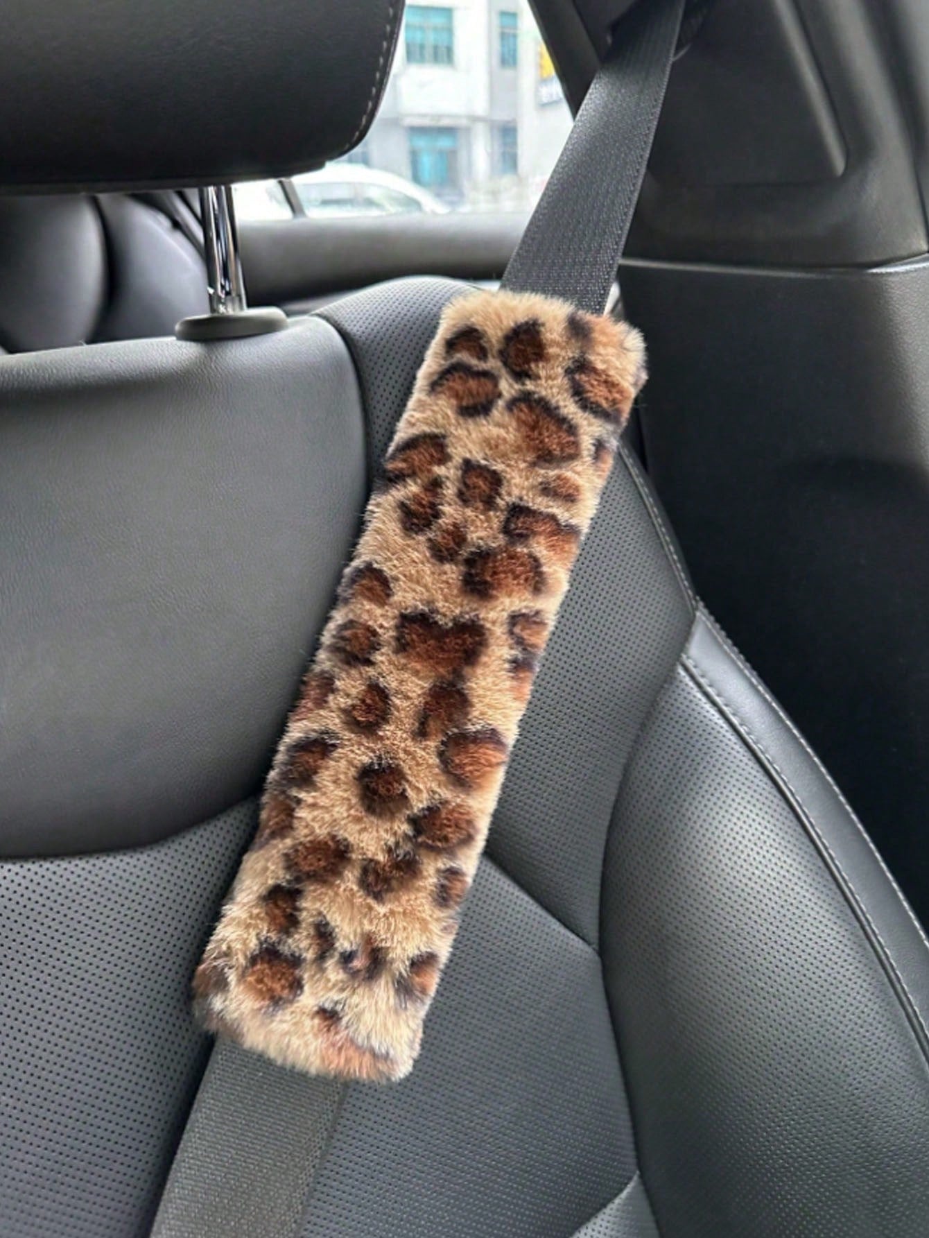 1pc Customized Embroidered Leopard Print Car Interior Plush Seat Belt Shoulder Pad, Comfortable Anti-Neck Anti-Friction Shoulder Protector Cover, Customized Car Gift, Gift For Friends And Family, Fath