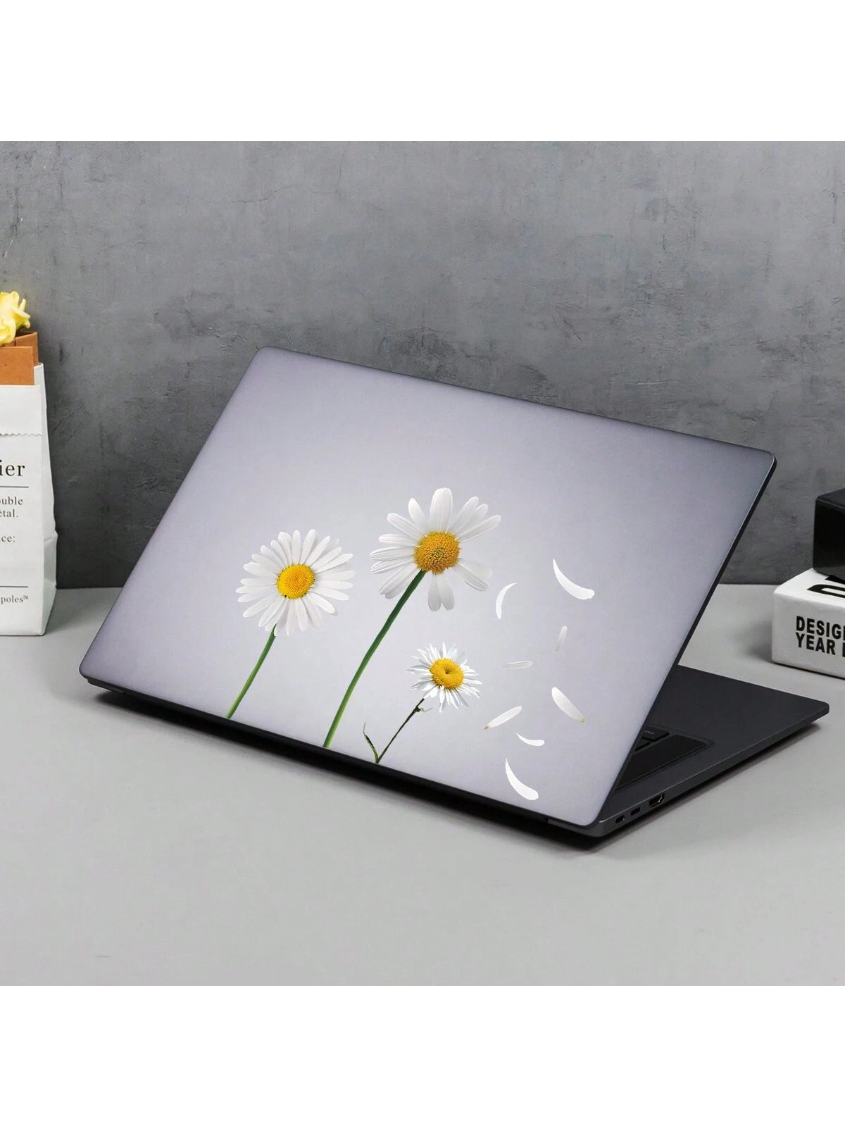 1pc Daisy Flower Petal Falling Car Sticker, Suitable For Covering Scratches On Car Body, Laptop, Refrigerator, Cute And Fun Daisy Decorative Sticker, Applicable To Car, Motorcycle, Car Window, Car Doo