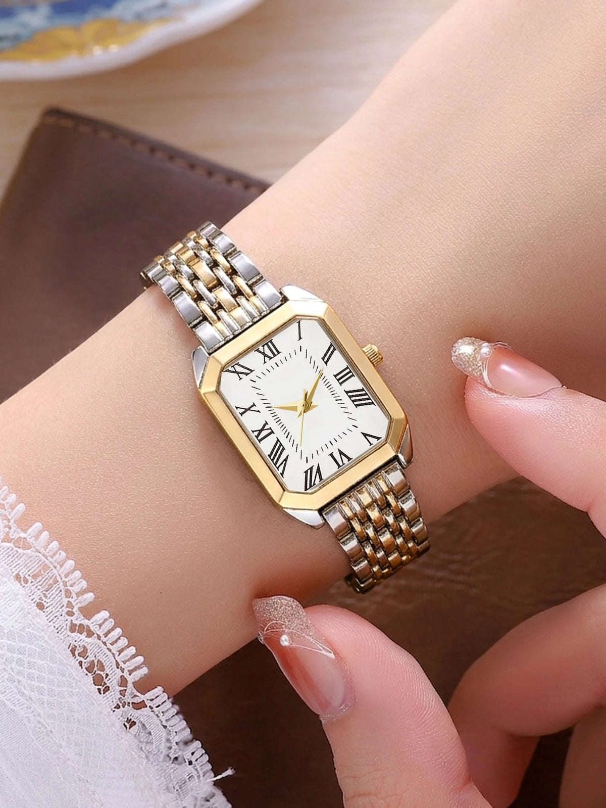 1pc Elegant Minimalist Women's Quartz Watch, Retro Square Dial, Roman Numeral Scale, Suitable For Daily Wear, Party Decoration Or As Gift For Friends And Mothers On Holidays Like Valentine's Day, Moth