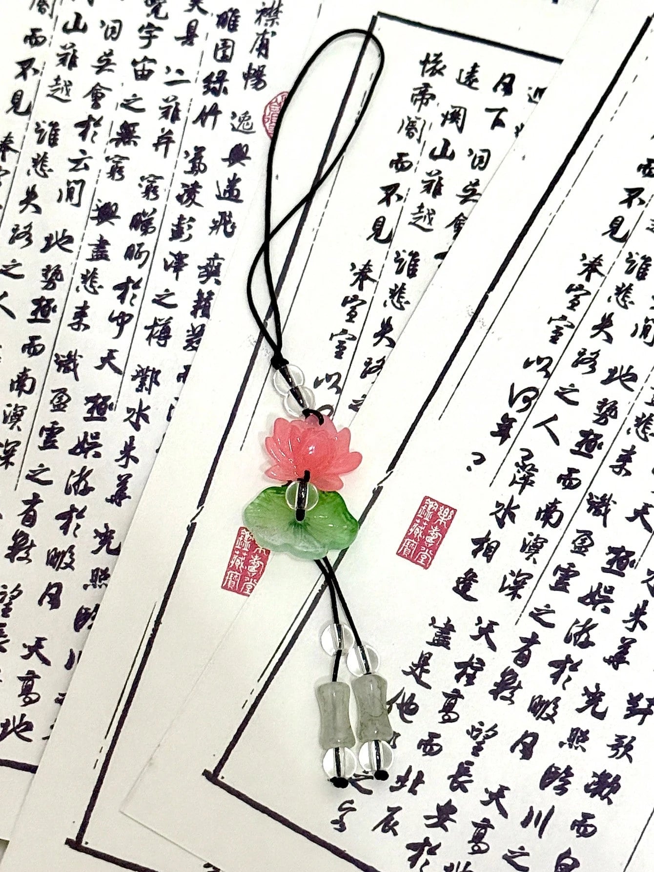 1pc Good Luck Lotus Flower Design Bamboo Pendant Phone Charm, Handmade Woven Lotus Flower Phone Strap, Suitable For Women Daily Use Compatible With Android And Most Smartphone,Gifts For Mother, Family