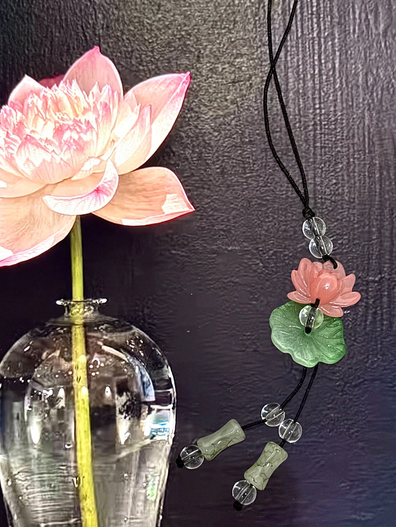 1pc Good Luck Lotus Flower Design Bamboo Pendant Phone Charm, Handmade Woven Lotus Flower Phone Strap, Suitable For Women Daily Use Compatible With Android And Most Smartphone,Gifts For Mother, Family
