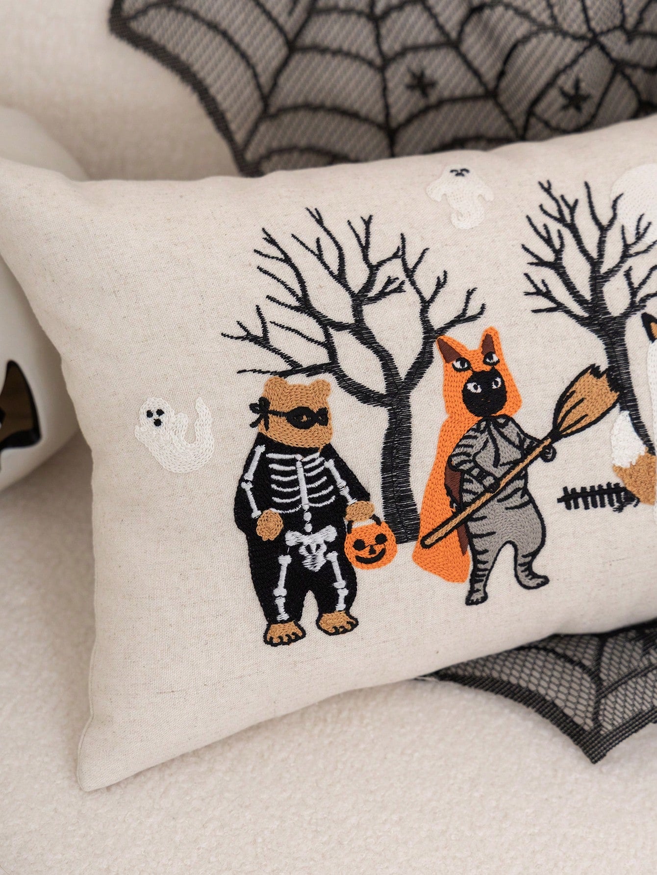 1pc Halloween Ghost Forest Animal Embroidered Pillowcase, Halloween Pumpkin Pillowcase, Suitable For Indoor Decoration, Ghost Festival Decoration, All-Season Pillowcase, Without Insert