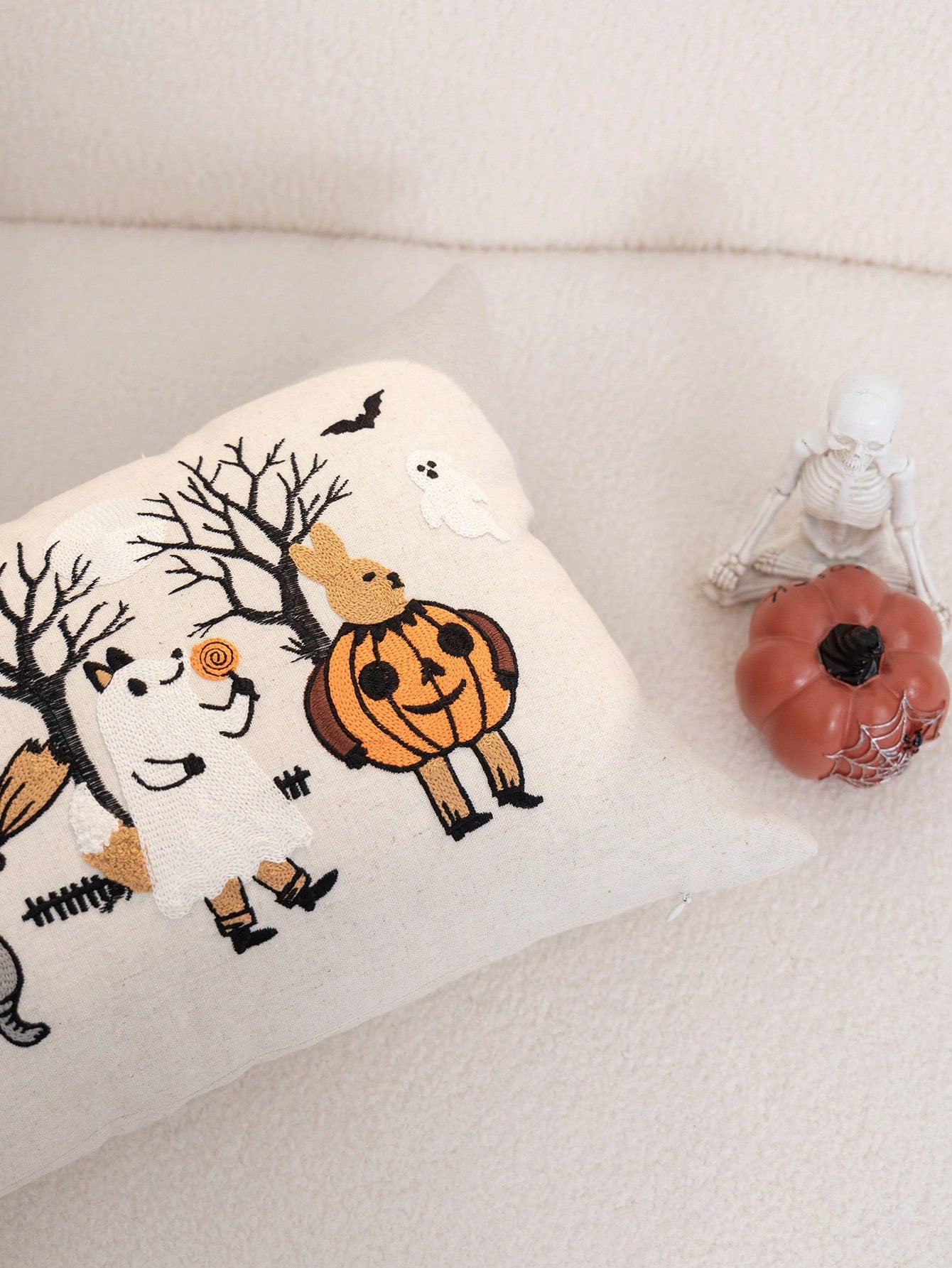 1pc Halloween Ghost Forest Animal Embroidered Pillowcase, Halloween Pumpkin Pillowcase, Suitable For Indoor Decoration, Ghost Festival Decoration, All-Season Pillowcase, Without Insert