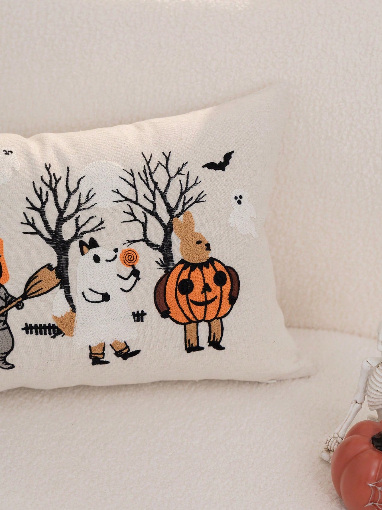 1pc Halloween Ghost Forest Animal Embroidered Pillowcase, Halloween Pumpkin Pillowcase, Suitable For Indoor Decoration, Ghost Festival Decoration, All-Season Pillowcase, Without Insert