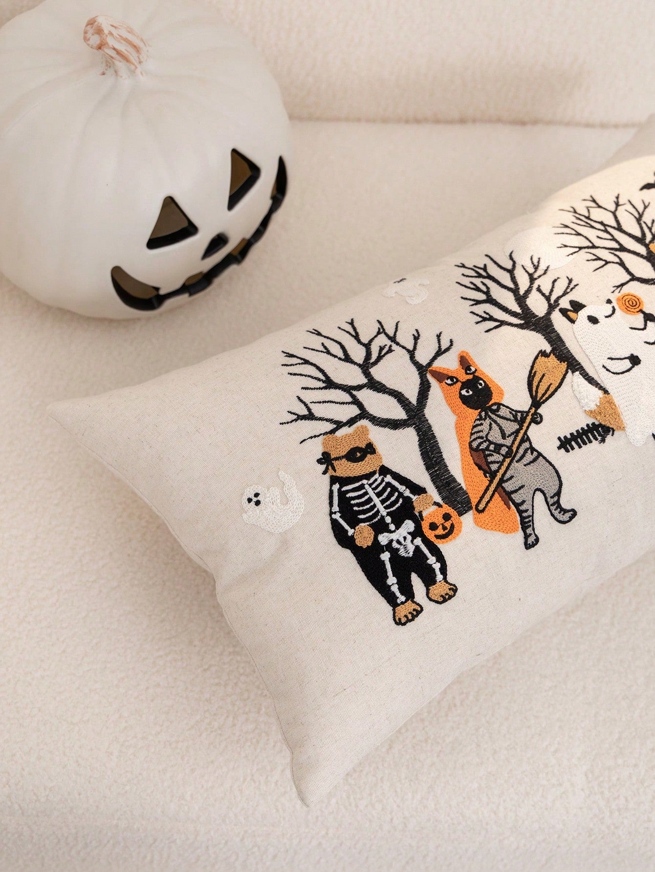 1pc Halloween Ghost Forest Animal Embroidered Pillowcase, Halloween Pumpkin Pillowcase, Suitable For Indoor Decoration, Ghost Festival Decoration, All-Season Pillowcase, Without Insert