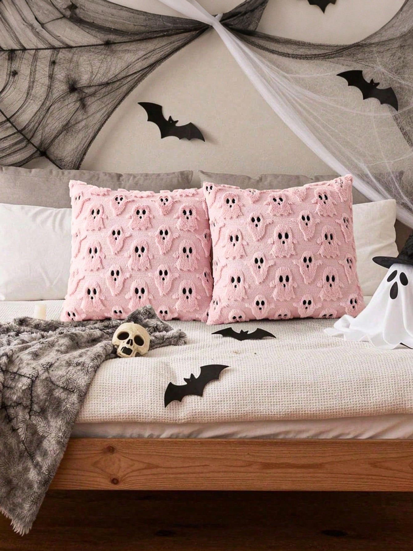 1pc Halloween Ghost Pillowcase, Room Decor, Halloween Decoration, Cute 3D Ghost Decorative Cushion Cover, Autumn Decor, Living Room Cushion Cover, Suitable For Sofa, Bedroom, Home Decor, Perfect For D