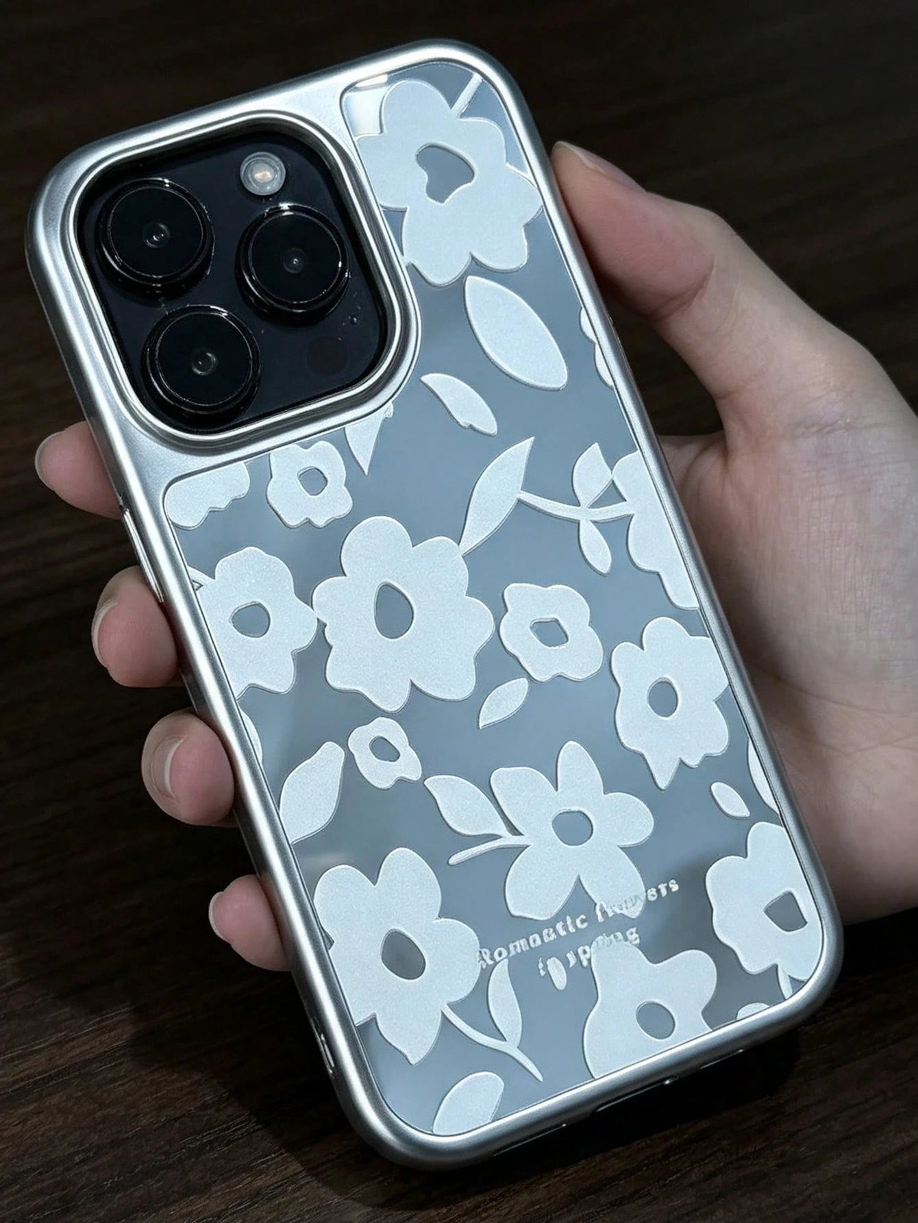 1pc Large Camera Cutout Electroplated Edge Mirror Back Phone Case Elegant White Floral Pattern Anti-Scratch Full Wrap Protective Shell Women Fashion Daily Cellphone Case Compatible With IPhone 11 12 1