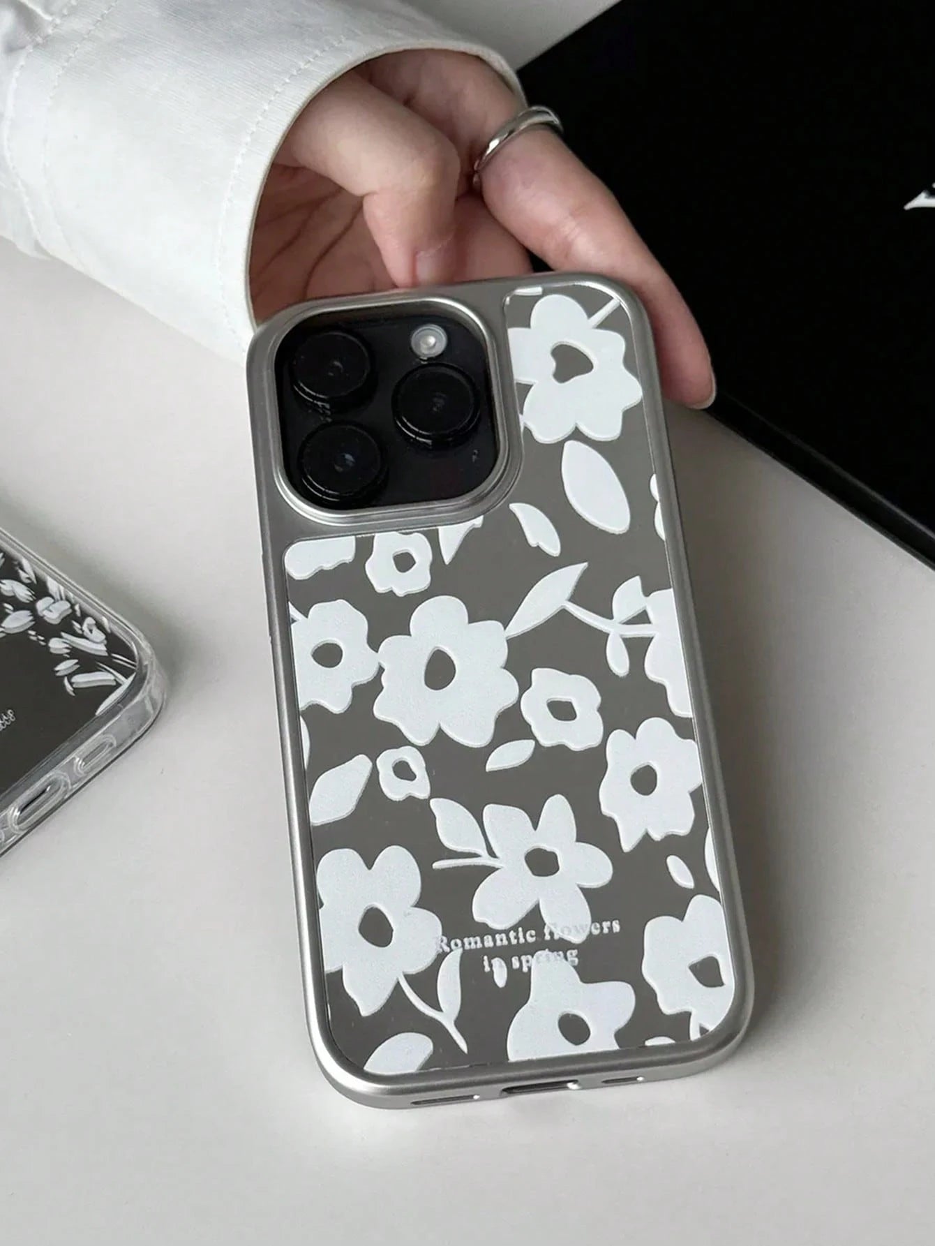 1pc Large Camera Cutout Electroplated Edge Mirror Back Phone Case Elegant White Floral Pattern Anti-Scratch Full Wrap Protective Shell Women Fashion Daily Cellphone Case Compatible With IPhone 11 12 1