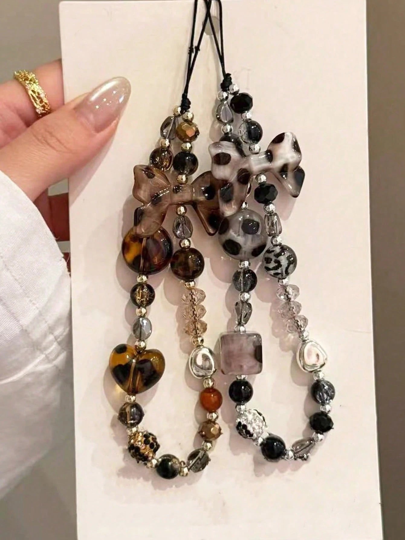 1pc Leopard Print Bow Decor Phone Lanyard, Handmade Beaded Phone Pendant, Phone Strap, CD/Camera Anti-Lost Chain, Bag Charm, Keychain, Compatible With Apple IPod Pro Bluetooth Earphone Case, Autumn/Wi