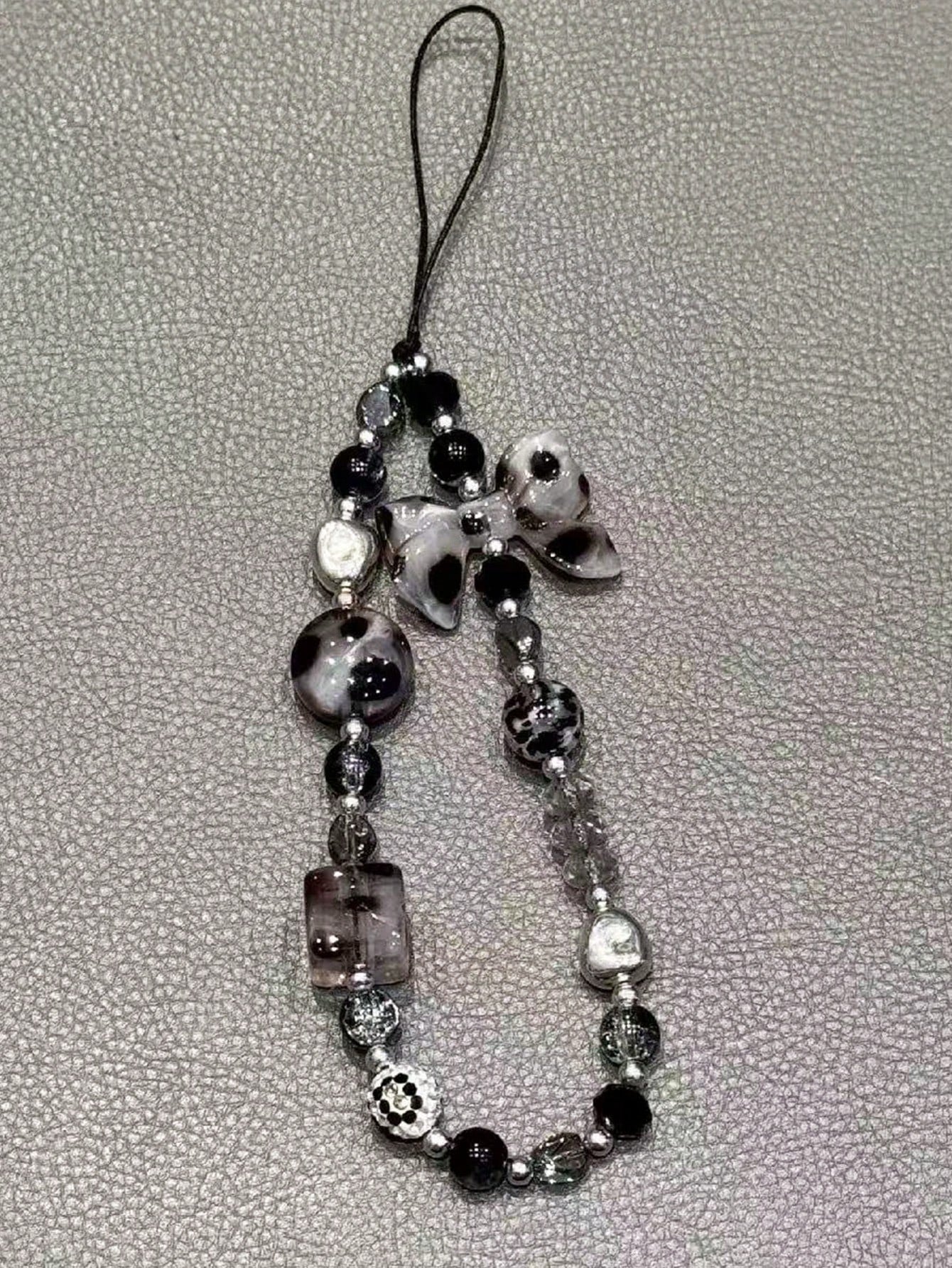 1pc Leopard Print Bow Decor Phone Lanyard, Handmade Beaded Phone Pendant, Phone Strap, CD/Camera Anti-Lost Chain, Bag Charm, Keychain, Compatible With Apple IPod Pro Bluetooth Earphone Case, Autumn/Wi