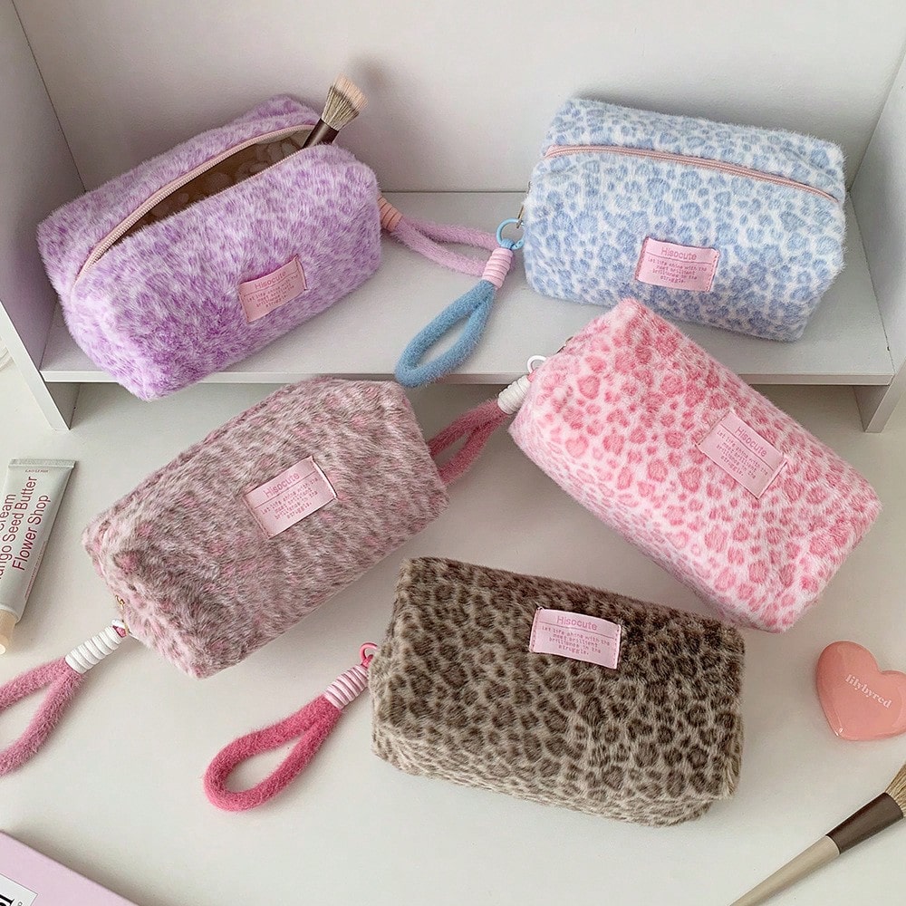 1pc Leopard Print Plush Makeup Bag With Convenient Handle, Warm In Winter. Available In Multiple Colors, This Multi-Functional Storage Bag Can Also Be Used To Store Makeup Brushes, Skincare Products