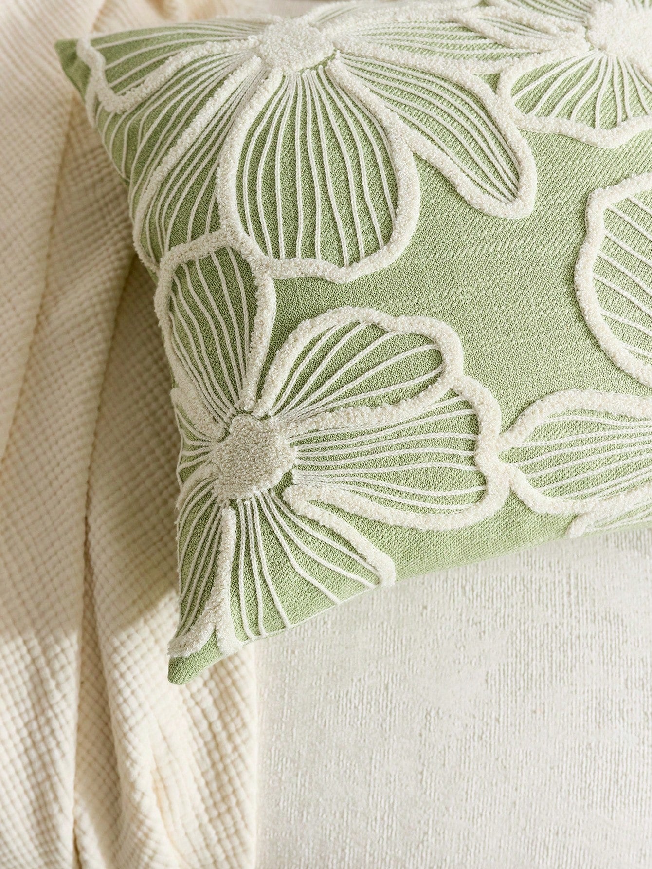 1pc Modern Minimalist Green Floral Embroidered Throw Pillow Cover, Spring/Summer Floral Cushion Cover, Suitable For Indoor Decor, All Season Pillow Sham, Pillow Insert Not Included