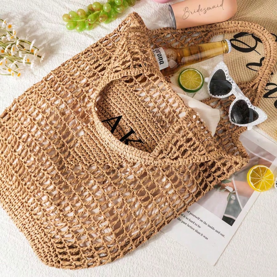 1pc Personalized Beach Bag, Embroidered Letter Pattern Straw Tote Bag, Suitable For Party Favors, Bachelorette Gifts, Bridesmaid Gifts, Fashionable Straw Bag, Mother's Day Gift