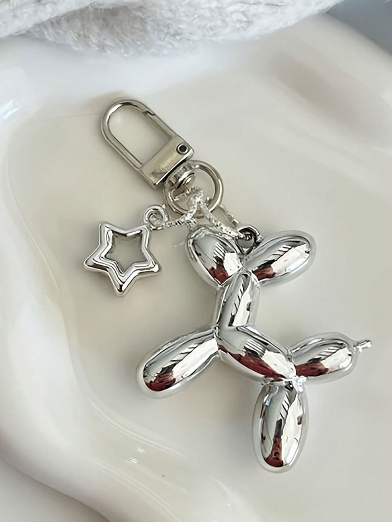 1pc Silver Star Balloon Puppy Keychain- Fashionable Handbag, Backpack & Wallet Accessory, With Heart Pendant And Adjustable Clasp, Bag Charm Keyring, Car Key Chain, Unique Gift For Women, Suitable Fo