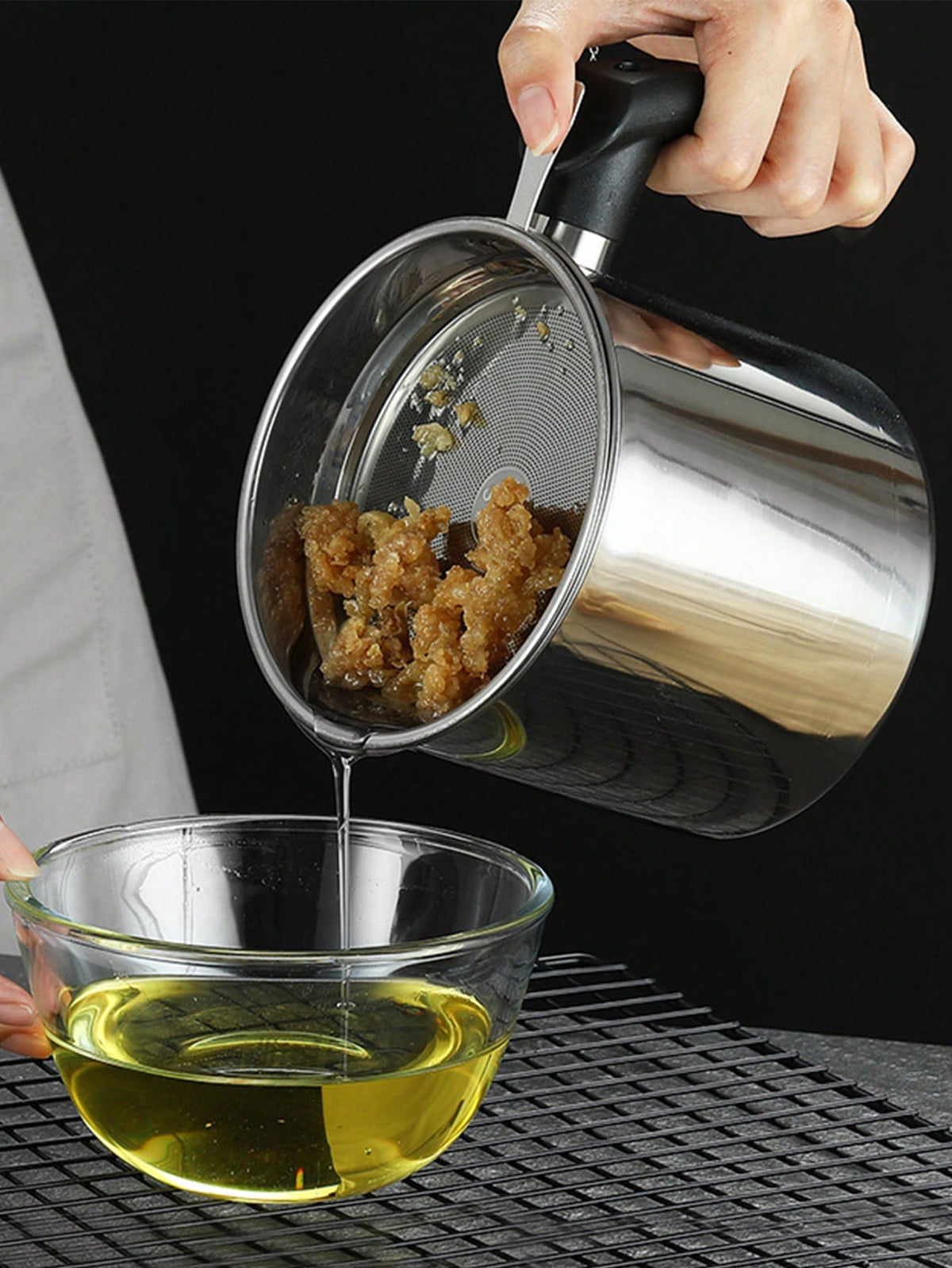 1pc Stainless Steel Oil Filter Containers, Oil Storage Bottle, Oil Storage Cup With Lid, With Strainer For Kitchen,Deep Fryer Oil Storage, Stainless Steel Oil Container, Multifunctional Oil Filter Pot