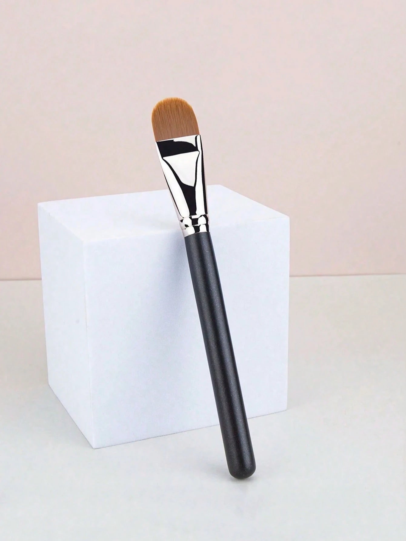 1pc Upgraded DM-191 Flat Circular Ultra-Thin Concealer Foundation Makeup Brushes,For Professional Liquid Foundation And Concealer Contouring Portable Multi-Functional Makeup Brush For Face: Foundation