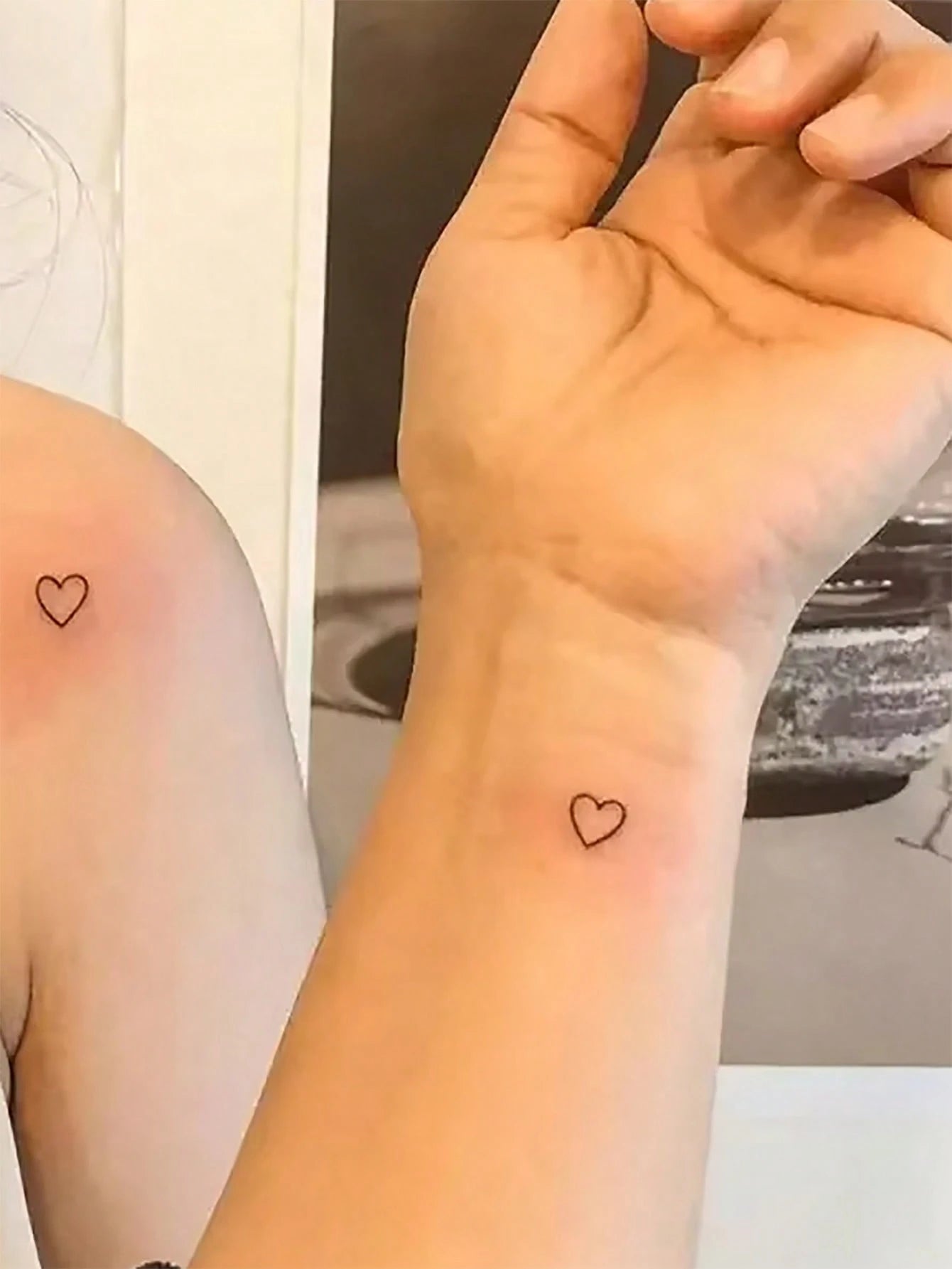 1pc Waterproof Temporary Tattoo Sticker, Hand-Drawn Heart Design, Body Art, Fake Tattoo, Glitter Tattoo For Finger, Wrist, Ankle, Unisex, Sweat-Proof,Sketch Style