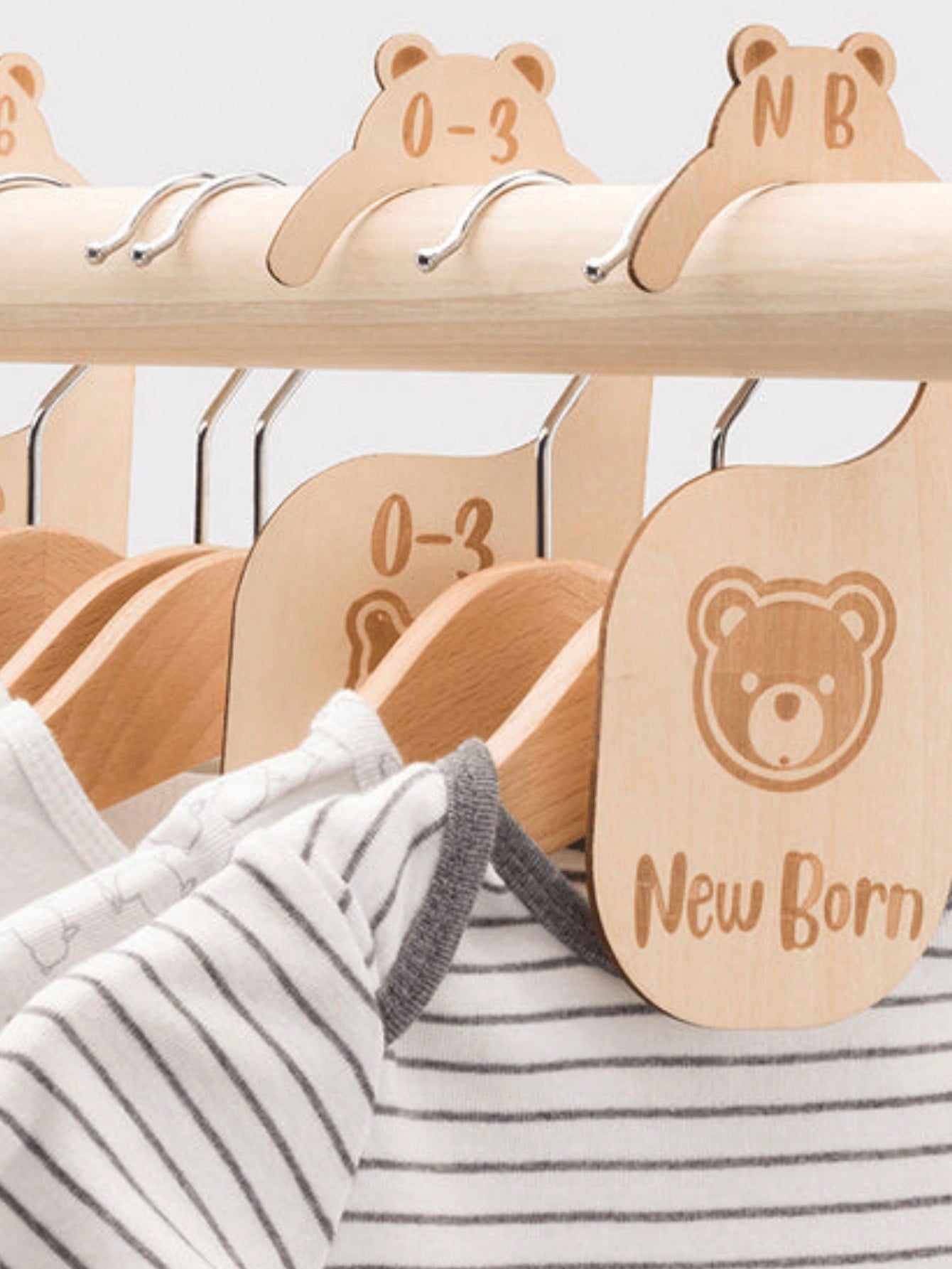 1Set/7pcsBeautiful Wooden Baby Closet Dividers- Cute Bear Design For Newborn To 24 Months Size Clothes- Adorable Nursery Decor Hanger Dividers Easily Organize Your Little Baby Girls Or Boys Room