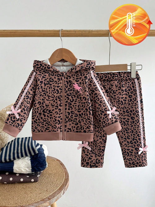 2026 Autumn/Winter Girls' Coffee Leopard Print Hooded Thermal-Lined 2-Piece Set, Pink Pony Digital Print Bow Zipper Jacket And Pants Outfit, Vintage Sweet Cool Thickened Casual Kids Wear For Sma