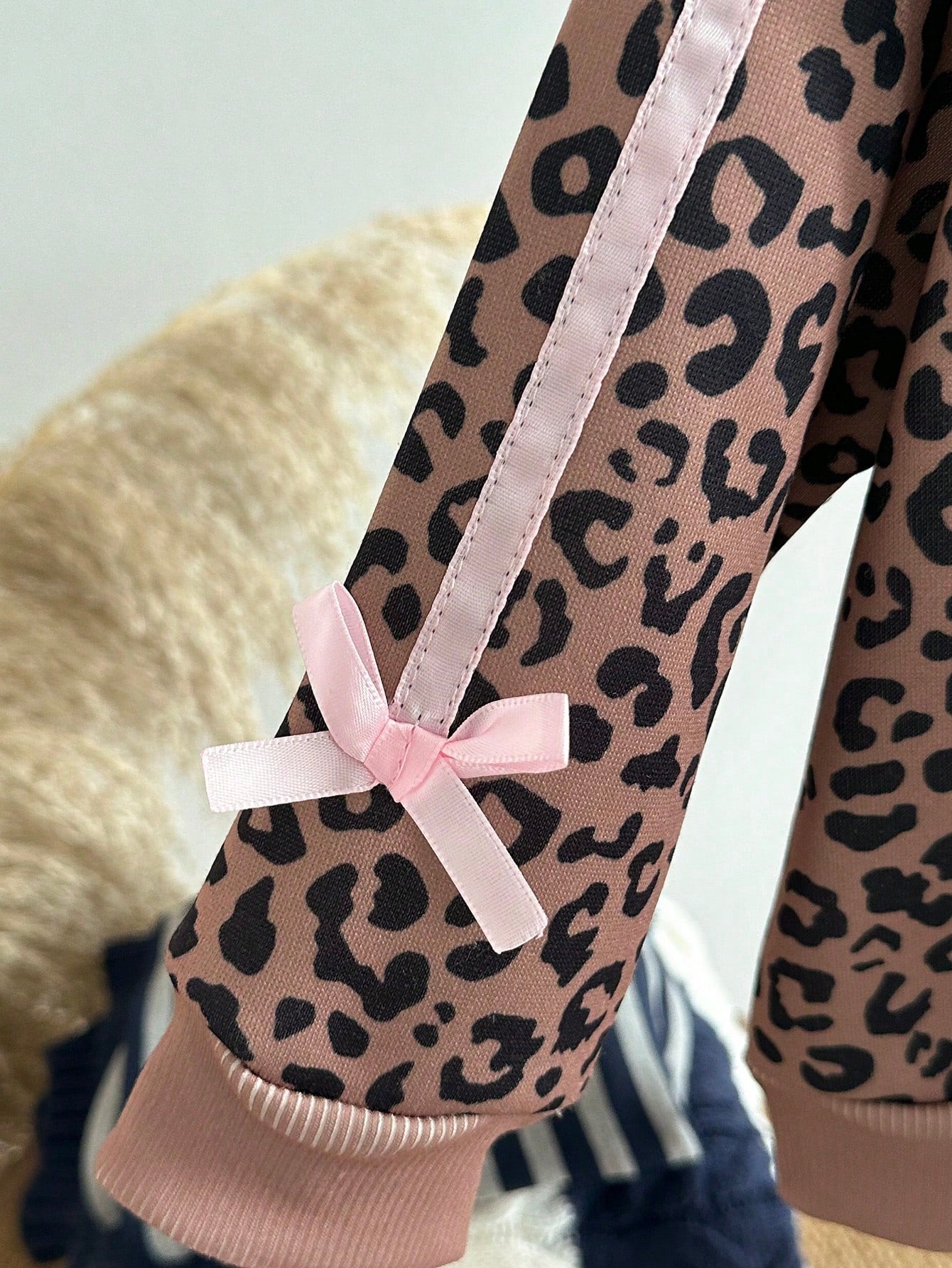 2026 Autumn/Winter Girls' Coffee Leopard Print Hooded Thermal-Lined 2-Piece Set, Pink Pony Digital Print Bow Zipper Jacket And Pants Outfit, Vintage Sweet Cool Thickened Casual Kids Wear For Sma