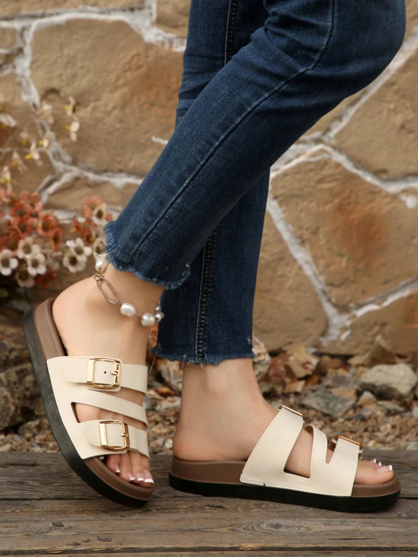 2026 Hot Selling Women's Black & White Double Buckle Thick Sole Slippers, Minimalist Eye-Catching Casual Non-Slip Daily Commute Shopping Summer Shoes, Suitable For Mother's Day Gift For Mom,Beach Shoe